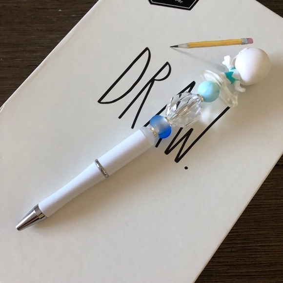 Disney Doorables: The Incredibles: Frozone handmade beaded pen - Picture 3 of 3